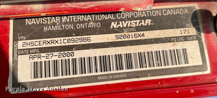 image for item IA9165 2001 International 9200i  semi truck