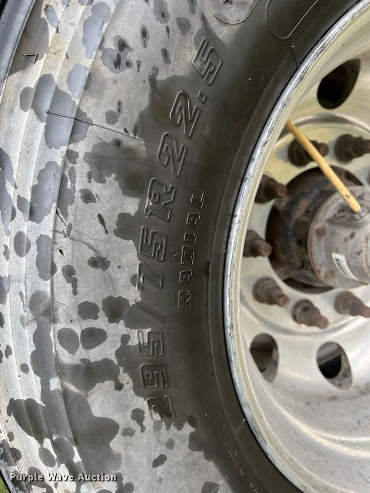 image for item IA9211 2016 Great Dane  flatbed trailer