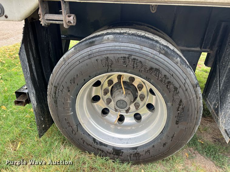 image for item IA9211 2016 Great Dane  flatbed trailer