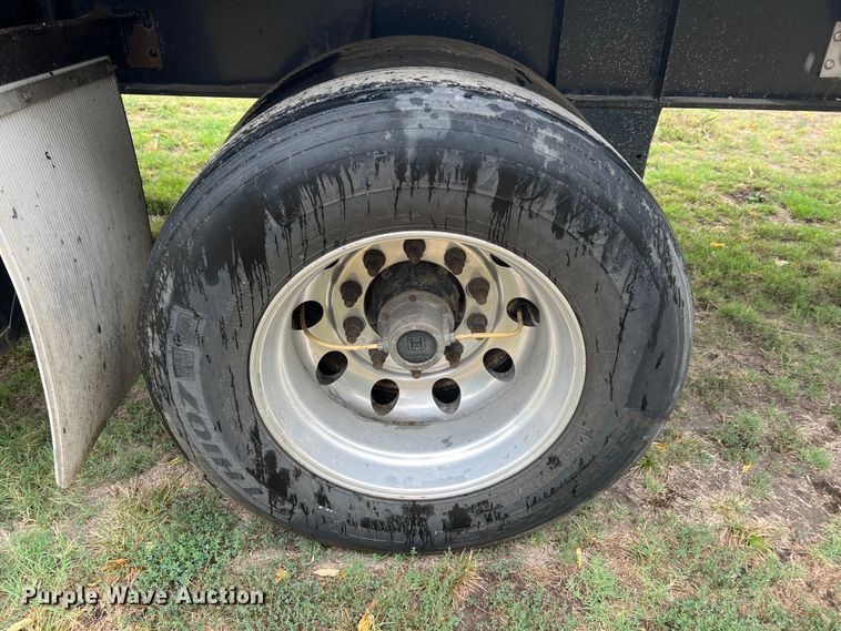 image for item IA9211 2016 Great Dane  flatbed trailer