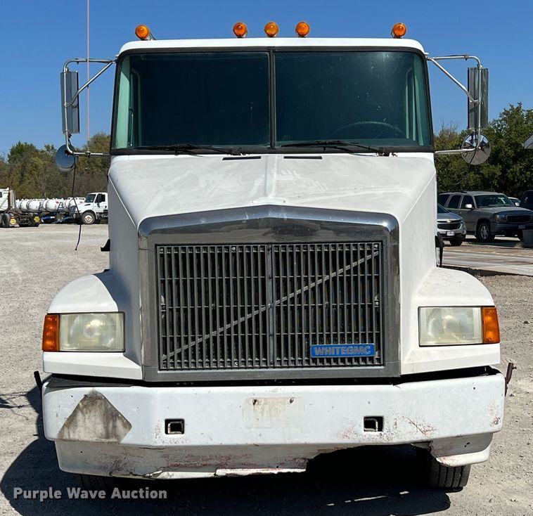 image for item IA9227 1991 White GMC WIA  semi truck