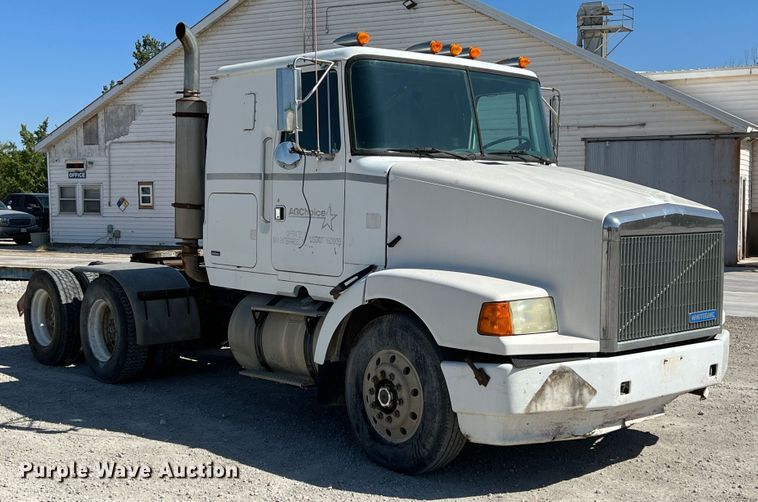 image for item IA9227 1991 White GMC WIA  semi truck