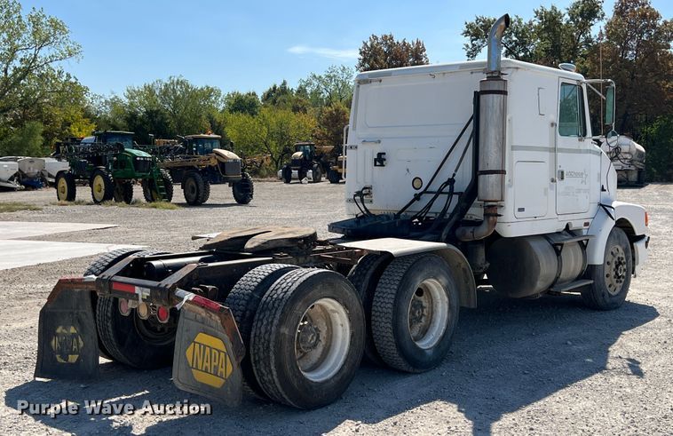 image for item IA9227 1991 White GMC WIA  semi truck