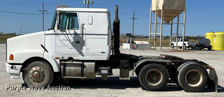 image for item IA9227 1991 White GMC WIA  semi truck