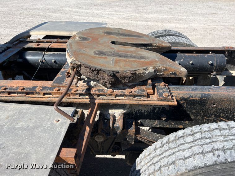 image for item IA9227 1991 White GMC WIA  semi truck