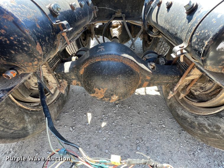 image for item IA9227 1991 White GMC WIA  semi truck