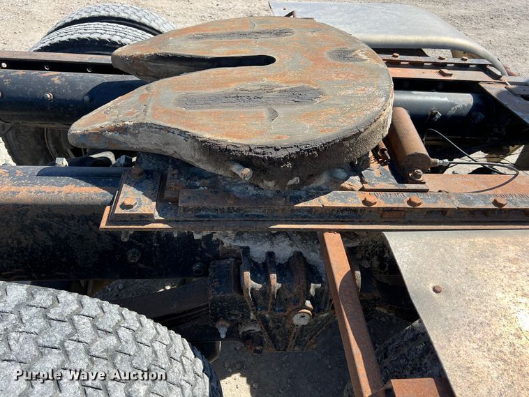 image for item IA9227 1991 White GMC WIA  semi truck