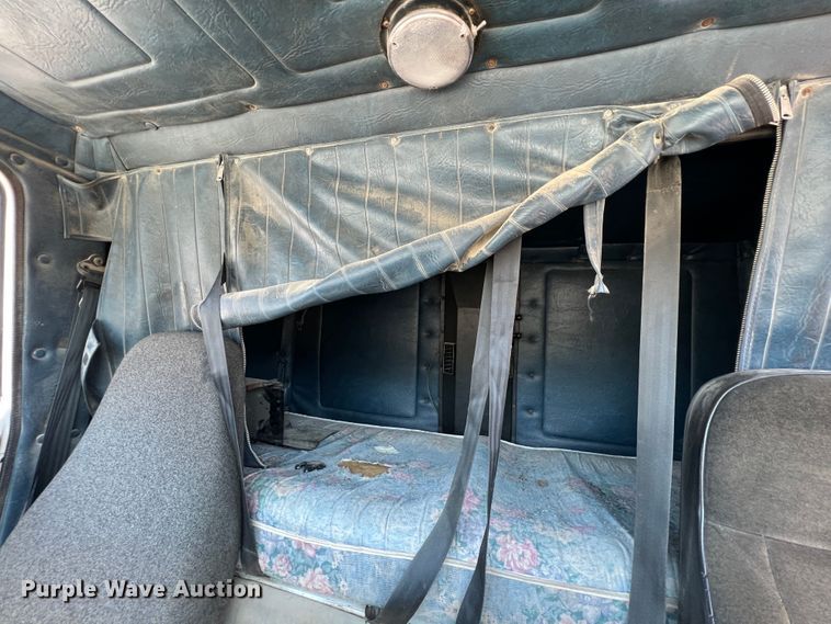 image for item IA9227 1991 White GMC WIA  semi truck