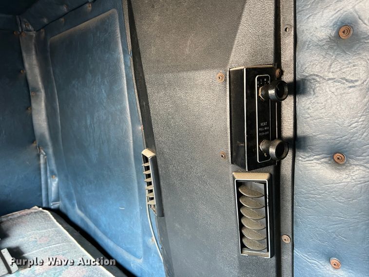 image for item IA9227 1991 White GMC WIA  semi truck