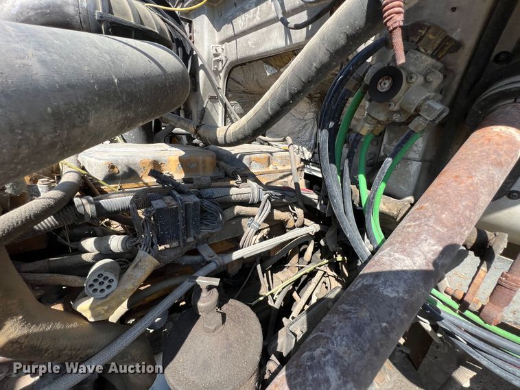 image for item IA9227 1991 White GMC WIA  semi truck