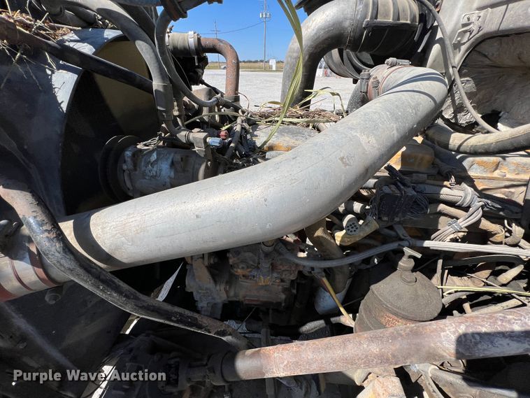 image for item IA9227 1991 White GMC WIA  semi truck