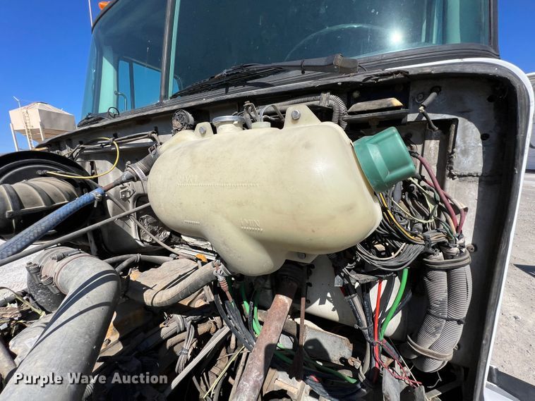 image for item IA9227 1991 White GMC WIA  semi truck