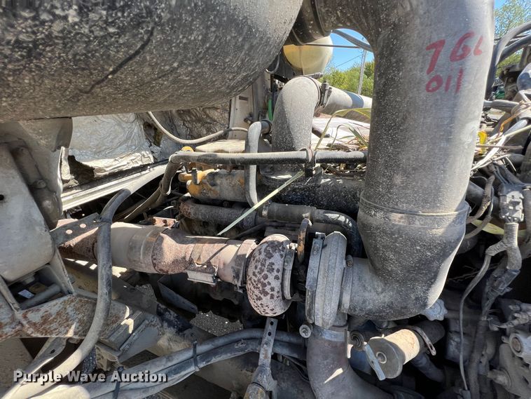 image for item IA9227 1991 White GMC WIA  semi truck