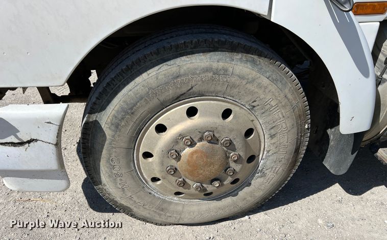 image for item IA9227 1991 White GMC WIA  semi truck