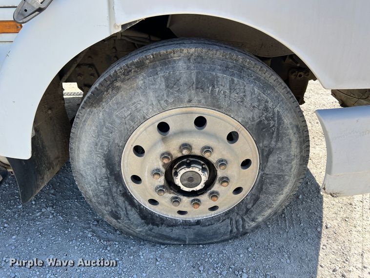 image for item IA9227 1991 White GMC WIA  semi truck