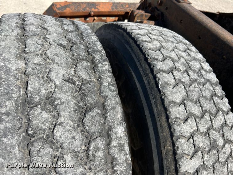 image for item IA9227 1991 White GMC WIA  semi truck