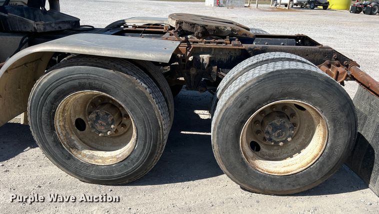 image for item IA9227 1991 White GMC WIA  semi truck