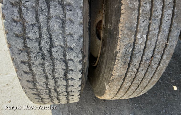 image for item IA9227 1991 White GMC WIA  semi truck