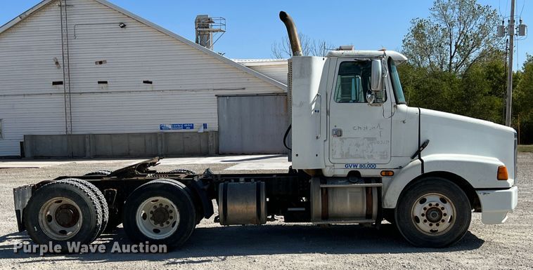 image for item IA9229 1998 Volvo WCA  semi truck