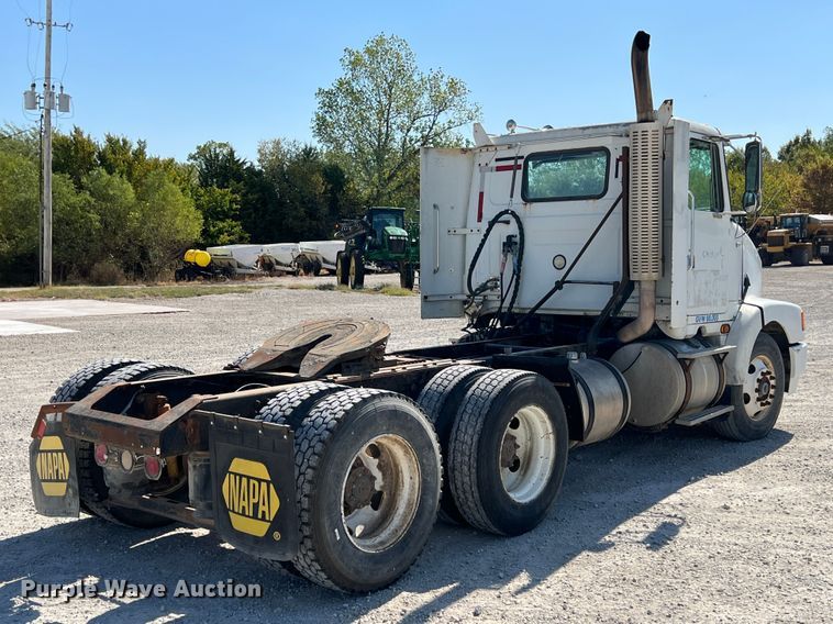 image for item IA9229 1998 Volvo WCA  semi truck