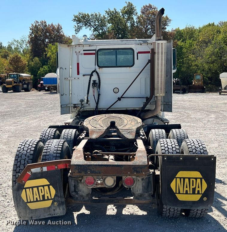 image for item IA9229 1998 Volvo WCA  semi truck