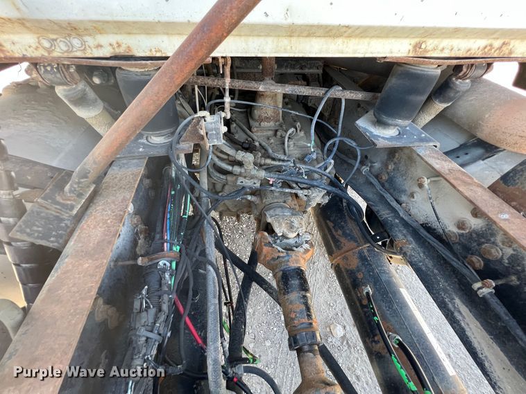 image for item IA9229 1998 Volvo WCA  semi truck