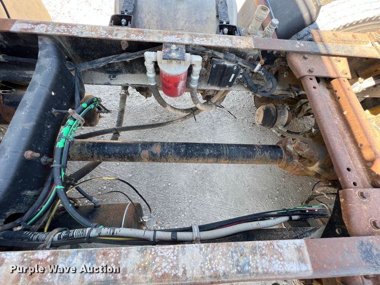 image for item IA9229 1998 Volvo WCA  semi truck