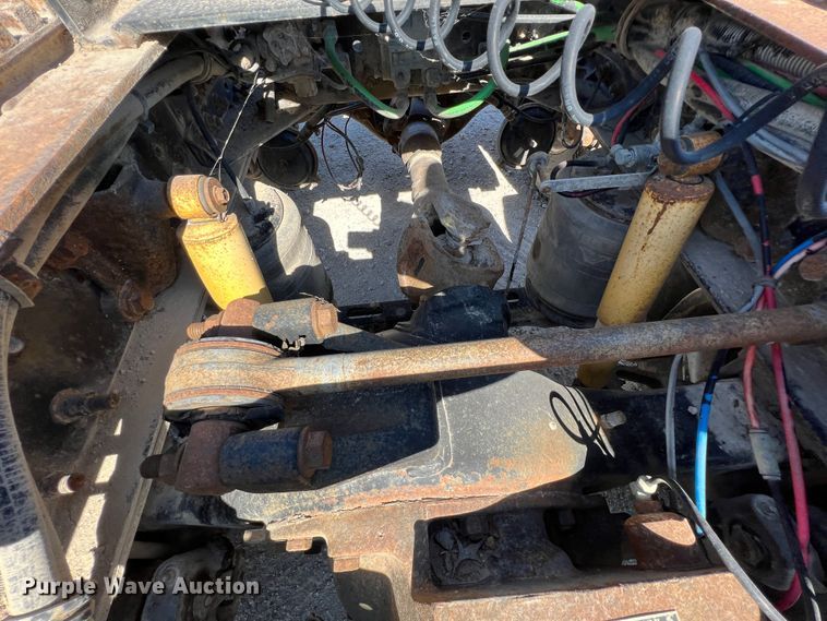 image for item IA9229 1998 Volvo WCA  semi truck