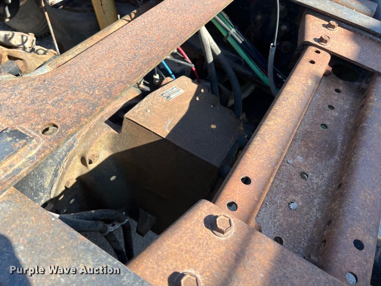 image for item IA9229 1998 Volvo WCA  semi truck