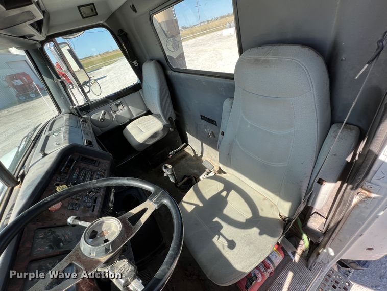 image for item IA9229 1998 Volvo WCA  semi truck