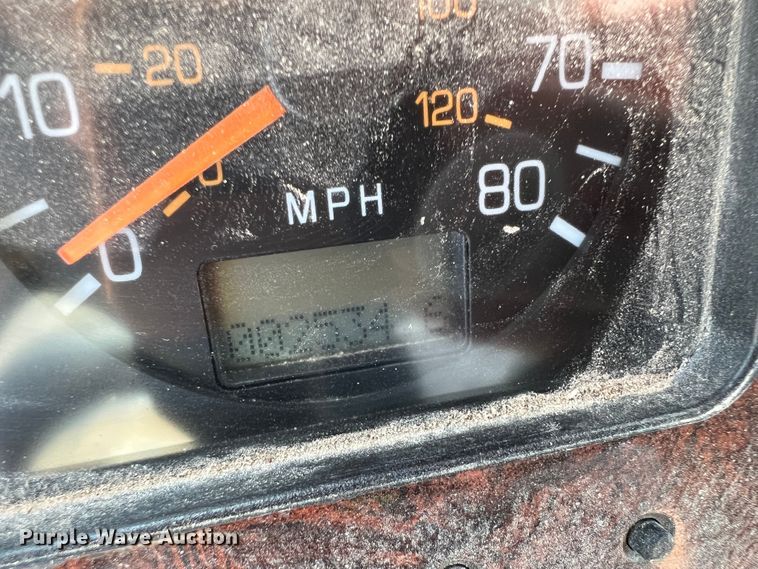 image for item IA9229 1998 Volvo WCA  semi truck