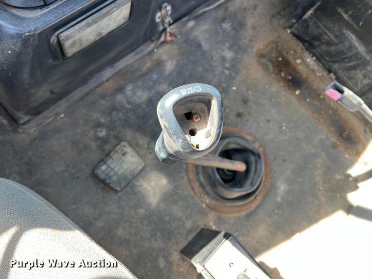 image for item IA9229 1998 Volvo WCA  semi truck