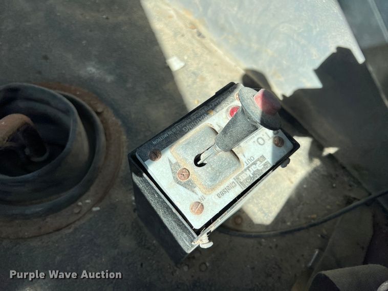 image for item IA9229 1998 Volvo WCA  semi truck