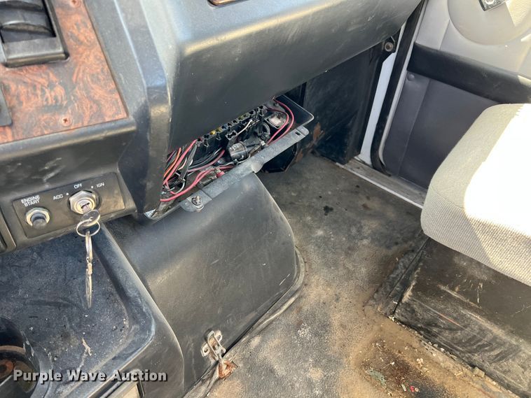 image for item IA9229 1998 Volvo WCA  semi truck