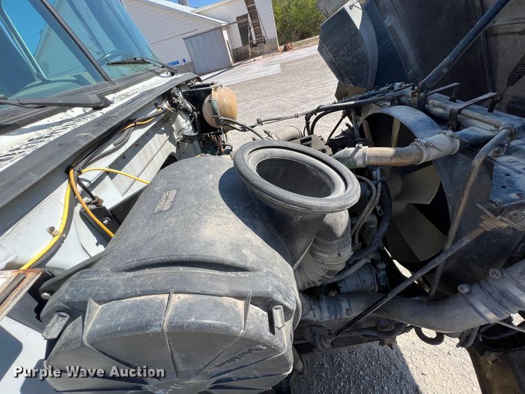 image for item IA9229 1998 Volvo WCA  semi truck