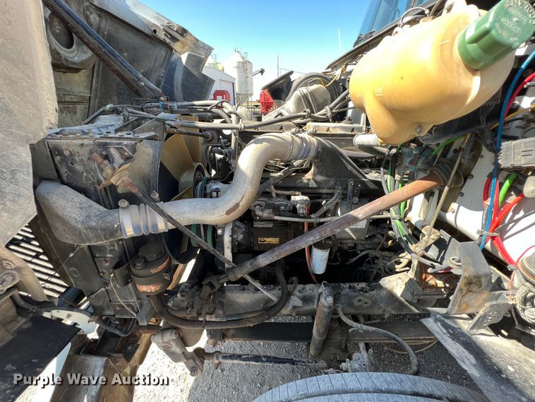 image for item IA9229 1998 Volvo WCA  semi truck