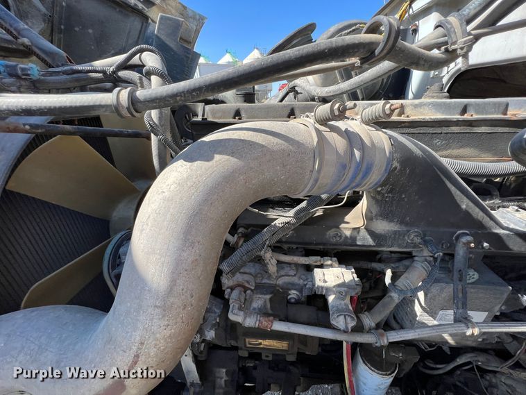 image for item IA9229 1998 Volvo WCA  semi truck