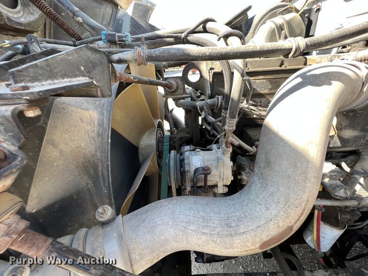 image for item IA9229 1998 Volvo WCA  semi truck