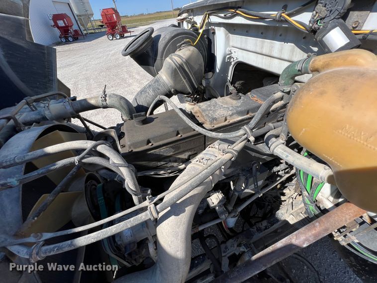 image for item IA9229 1998 Volvo WCA  semi truck