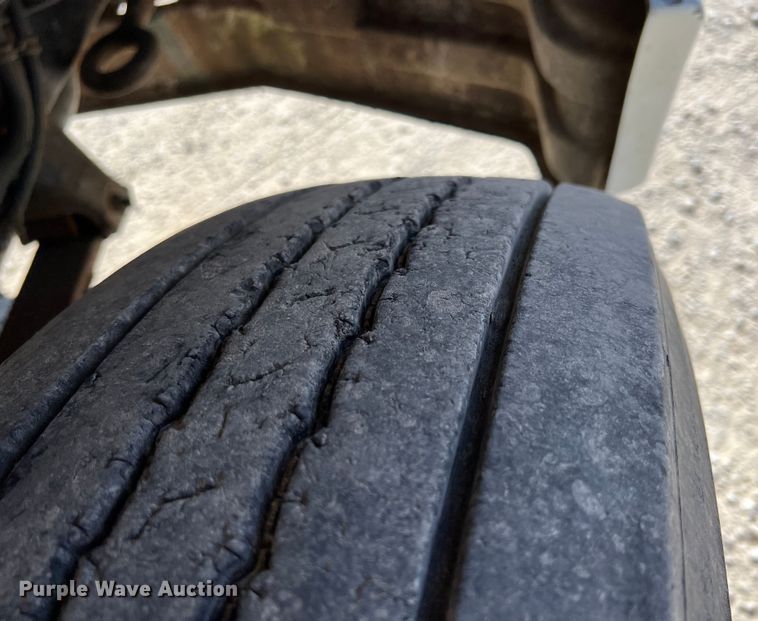 image for item IA9229 1998 Volvo WCA  semi truck