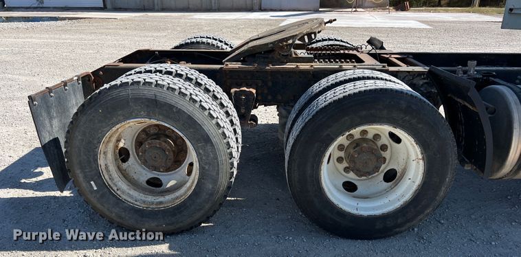 image for item IA9229 1998 Volvo WCA  semi truck