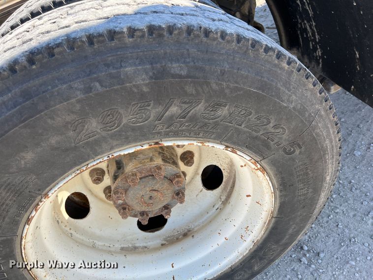 image for item IA9229 1998 Volvo WCA  semi truck