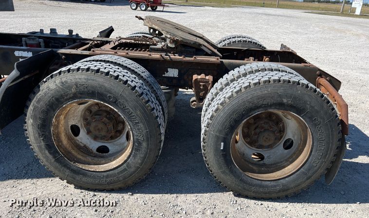 image for item IA9229 1998 Volvo WCA  semi truck