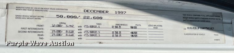 image for item IA9229 1998 Volvo WCA  semi truck