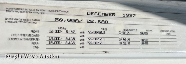 image for item IA9229 1998 Volvo WCA  semi truck