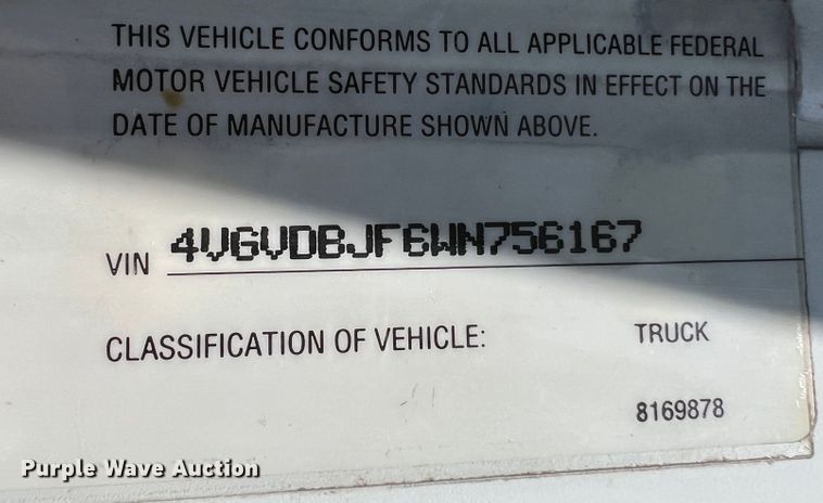 image for item IA9229 1998 Volvo WCA  semi truck