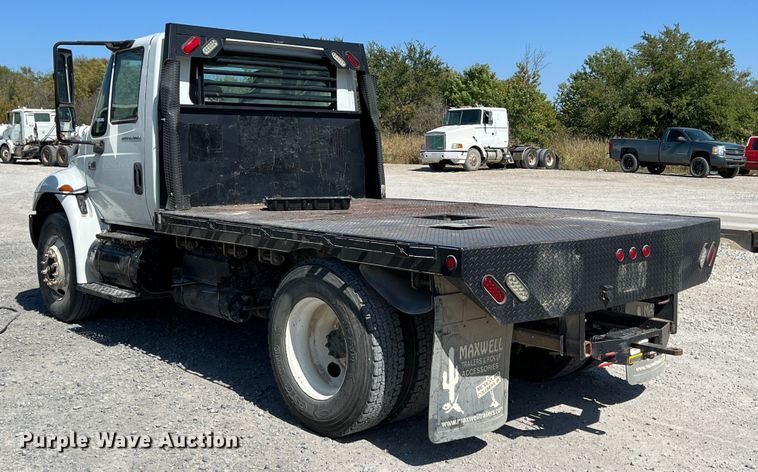 image for item IA9232 2007 International 4300  flatbed truck