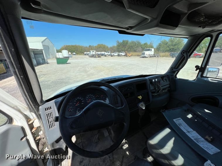 image for item IA9232 2007 International 4300  flatbed truck