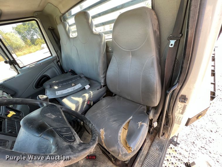 image for item IA9232 2007 International 4300  flatbed truck