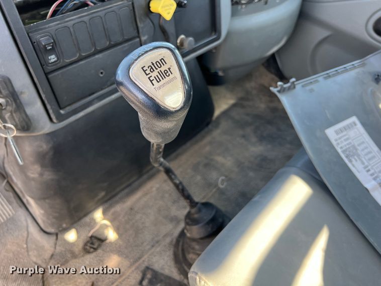 image for item IA9232 2007 International 4300  flatbed truck